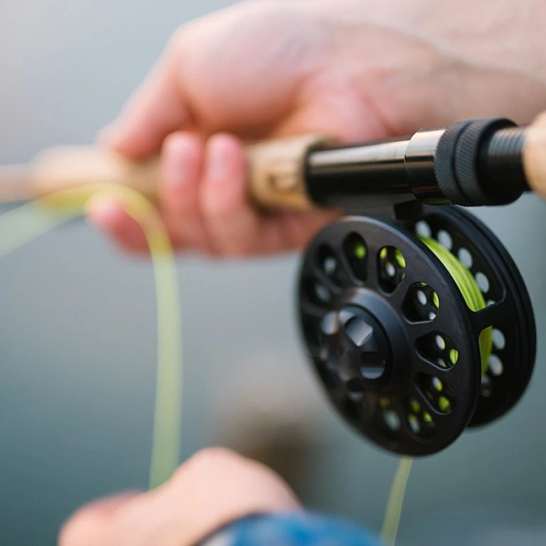 Choisir la meilleure canne à pêche mer pour des résultats optimaux